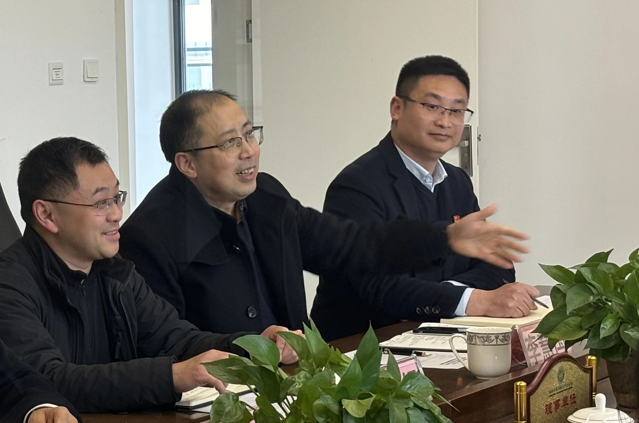 1746718016936070562.jpg a8927cbc2aca44b63dce3ed5c20c5c3e.jpg